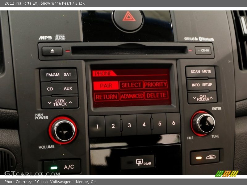 Snow White Pearl / Black 2012 Kia Forte EX
