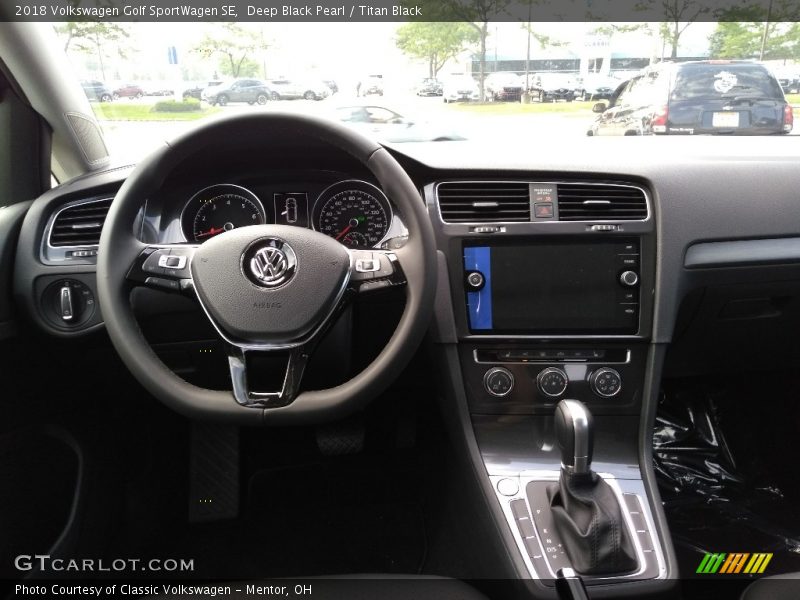 Deep Black Pearl / Titan Black 2018 Volkswagen Golf SportWagen SE