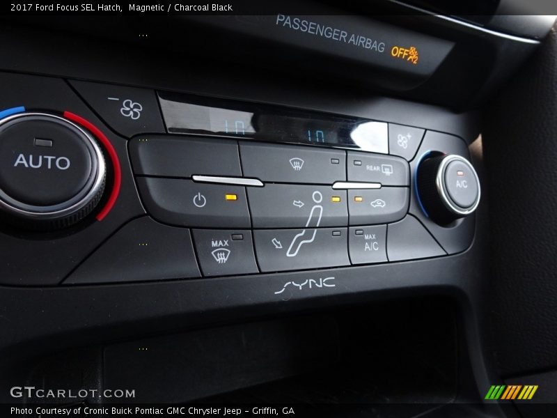 Magnetic / Charcoal Black 2017 Ford Focus SEL Hatch