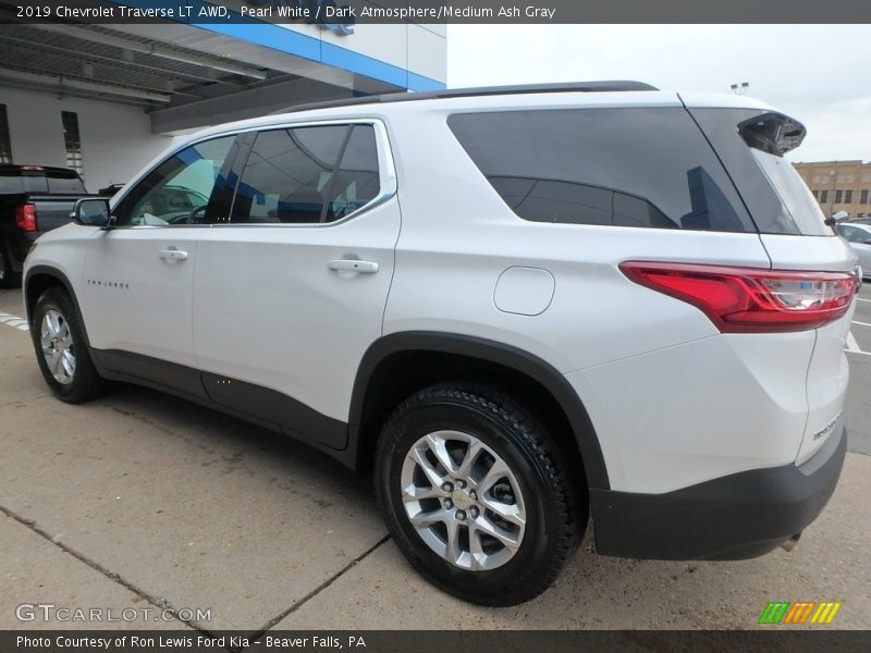 Pearl White / Dark Atmosphere/Medium Ash Gray 2019 Chevrolet Traverse LT AWD