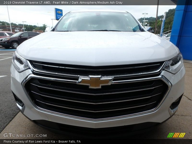 Pearl White / Dark Atmosphere/Medium Ash Gray 2019 Chevrolet Traverse LT AWD