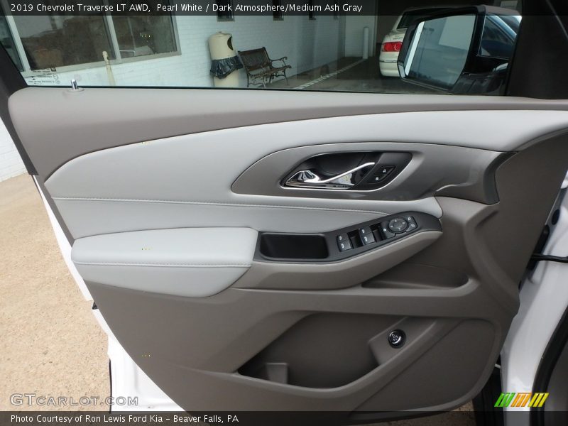 Pearl White / Dark Atmosphere/Medium Ash Gray 2019 Chevrolet Traverse LT AWD