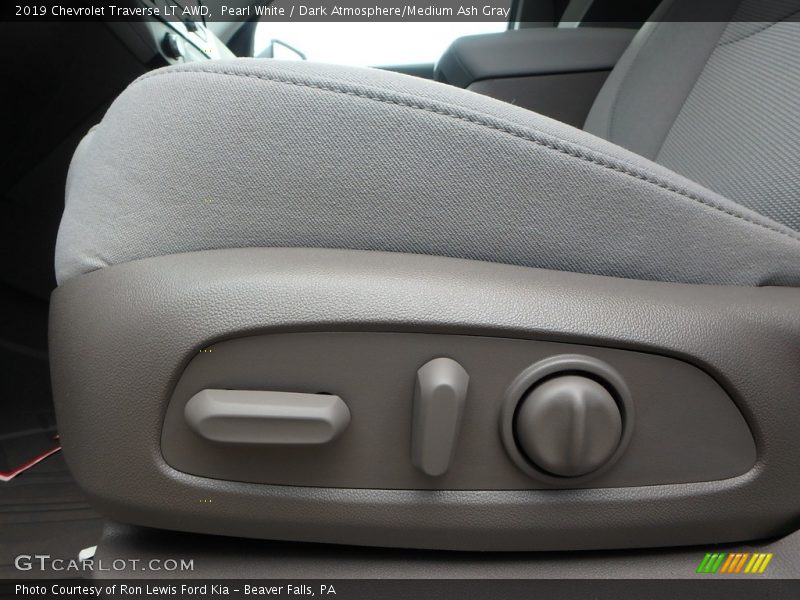 Pearl White / Dark Atmosphere/Medium Ash Gray 2019 Chevrolet Traverse LT AWD