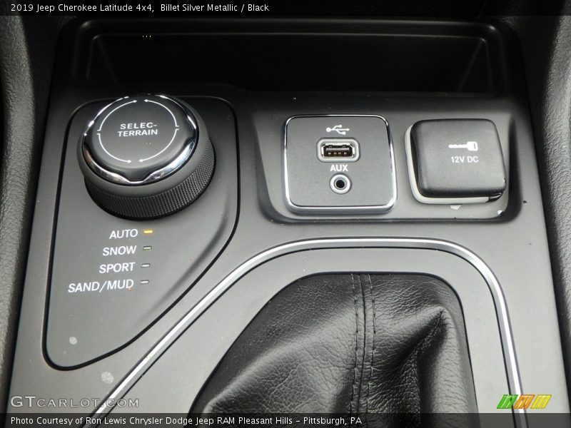 Billet Silver Metallic / Black 2019 Jeep Cherokee Latitude 4x4