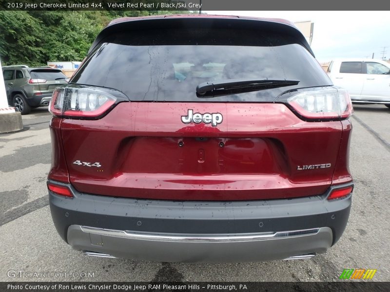 Velvet Red Pearl / Black/Ski Grey 2019 Jeep Cherokee Limited 4x4