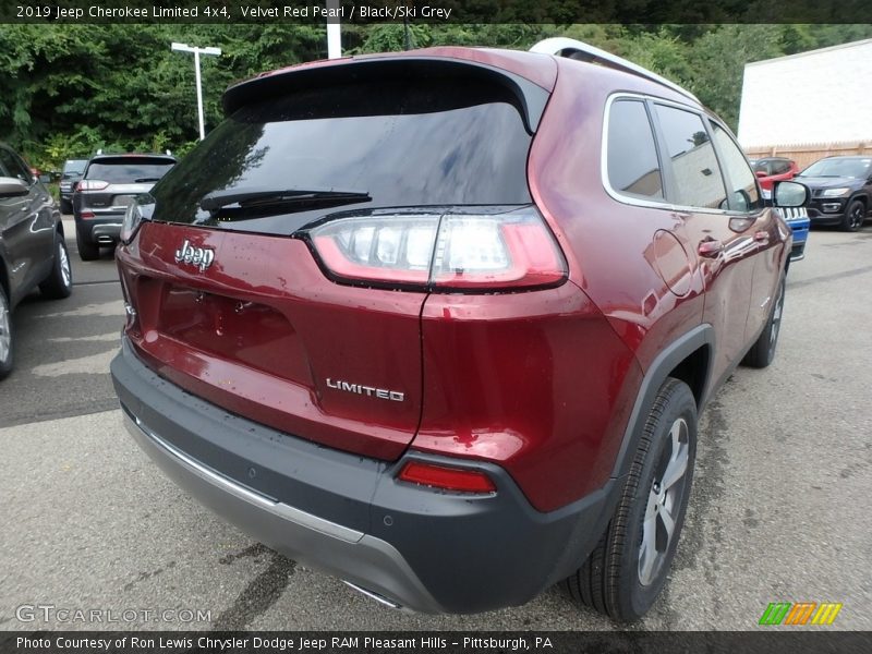 Velvet Red Pearl / Black/Ski Grey 2019 Jeep Cherokee Limited 4x4