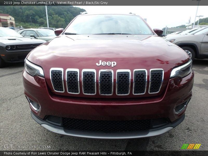 Velvet Red Pearl / Black/Ski Grey 2019 Jeep Cherokee Limited 4x4