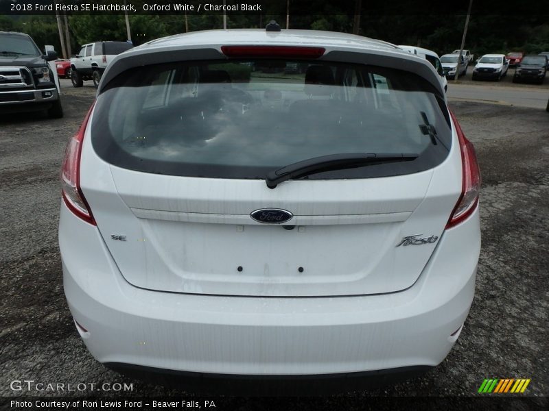Oxford White / Charcoal Black 2018 Ford Fiesta SE Hatchback