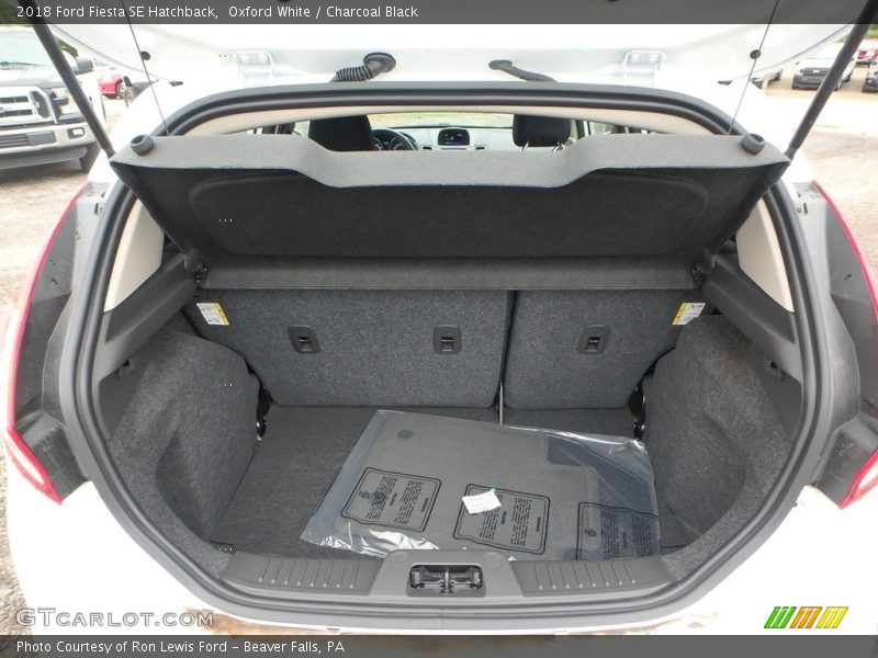 Oxford White / Charcoal Black 2018 Ford Fiesta SE Hatchback