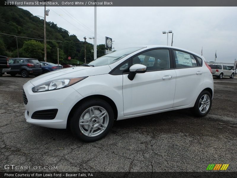 Front 3/4 View of 2018 Fiesta SE Hatchback