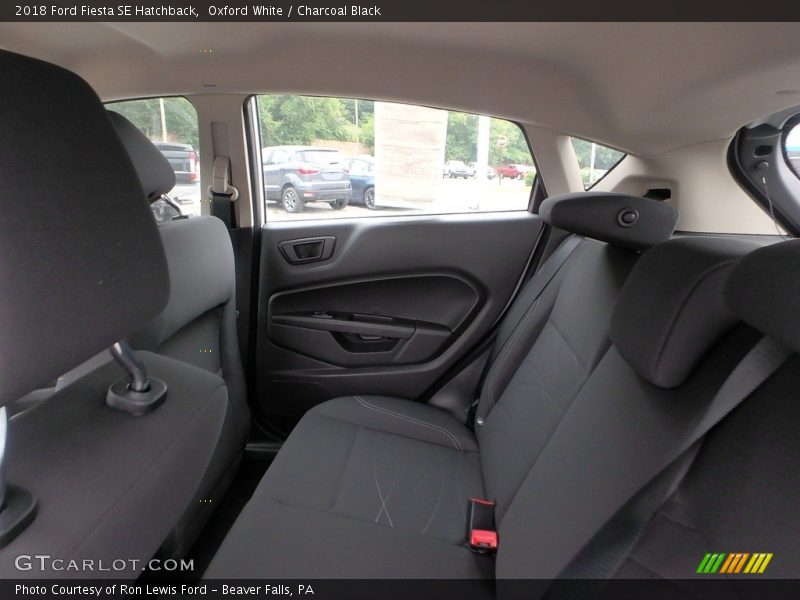 Oxford White / Charcoal Black 2018 Ford Fiesta SE Hatchback