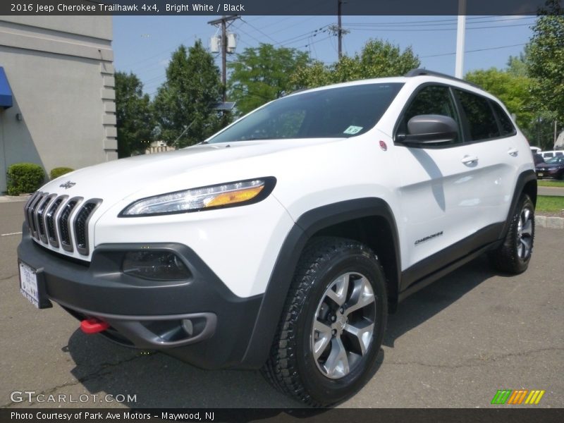 Bright White / Black 2016 Jeep Cherokee Trailhawk 4x4