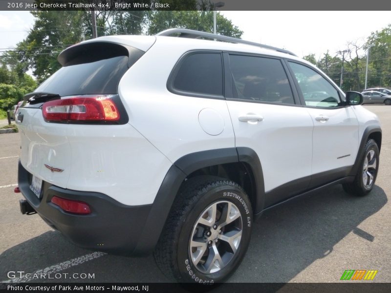 Bright White / Black 2016 Jeep Cherokee Trailhawk 4x4