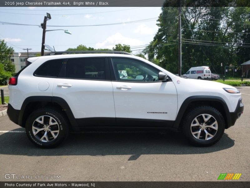 Bright White / Black 2016 Jeep Cherokee Trailhawk 4x4