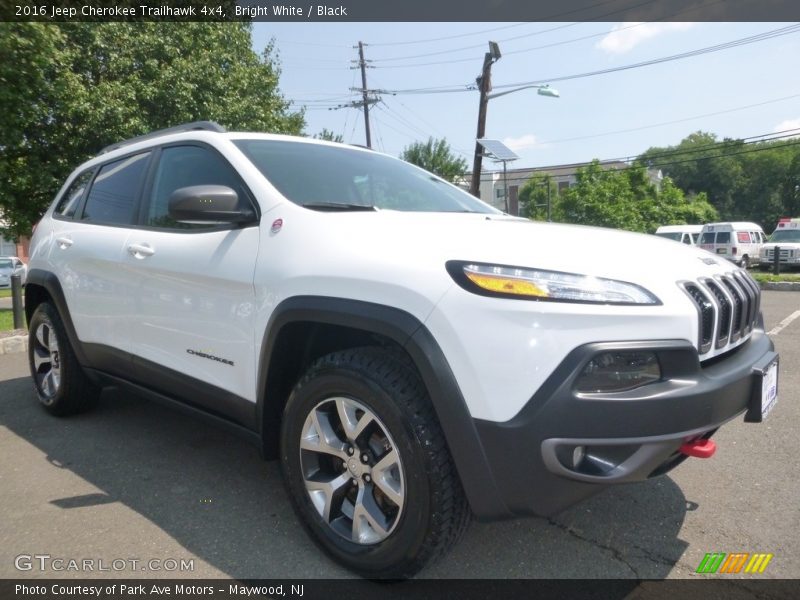 Bright White / Black 2016 Jeep Cherokee Trailhawk 4x4