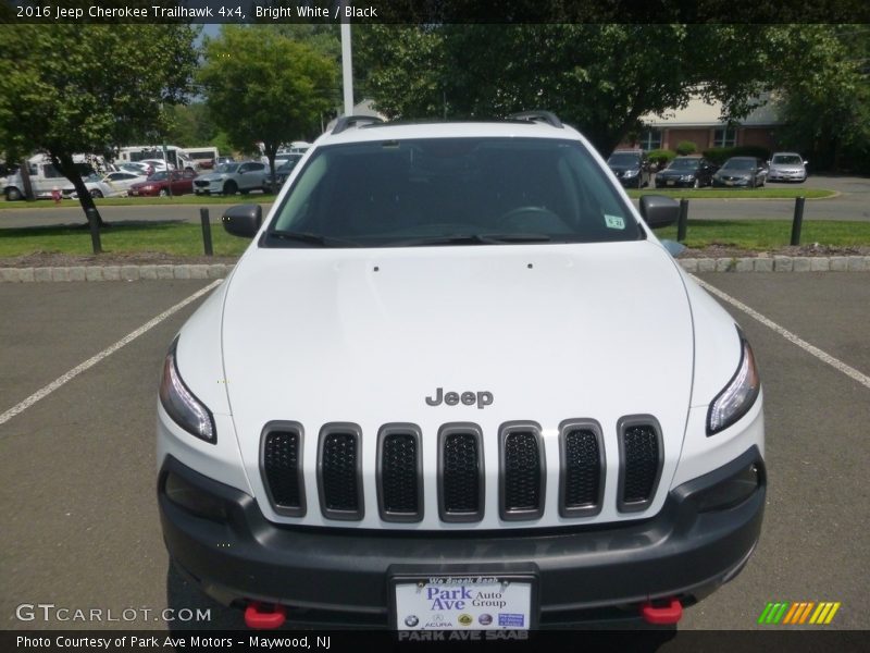 Bright White / Black 2016 Jeep Cherokee Trailhawk 4x4