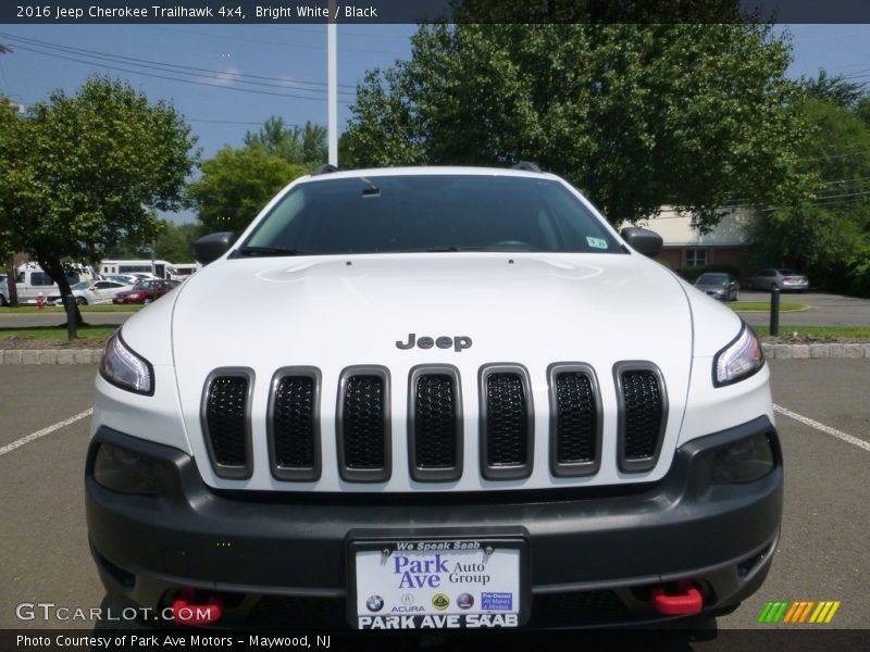 Bright White / Black 2016 Jeep Cherokee Trailhawk 4x4