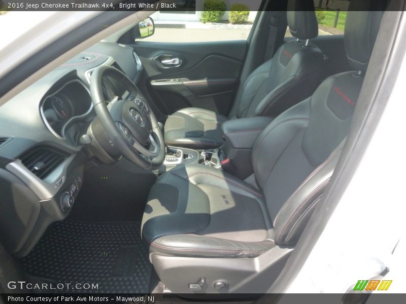 Bright White / Black 2016 Jeep Cherokee Trailhawk 4x4