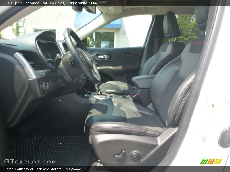 Bright White / Black 2016 Jeep Cherokee Trailhawk 4x4