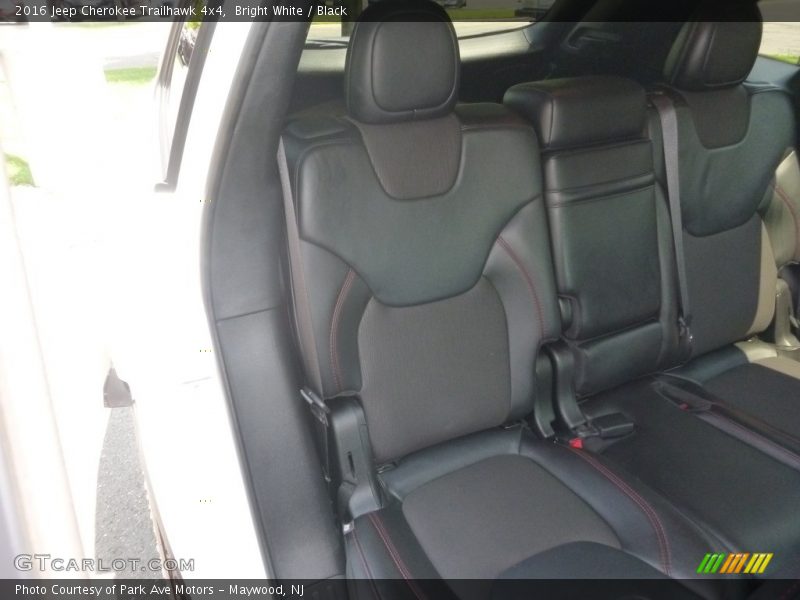 Bright White / Black 2016 Jeep Cherokee Trailhawk 4x4