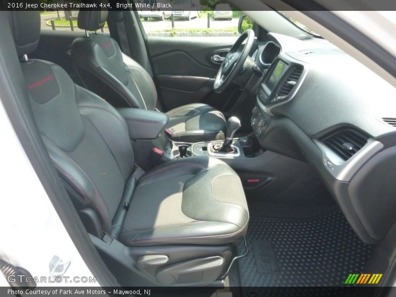 Bright White / Black 2016 Jeep Cherokee Trailhawk 4x4