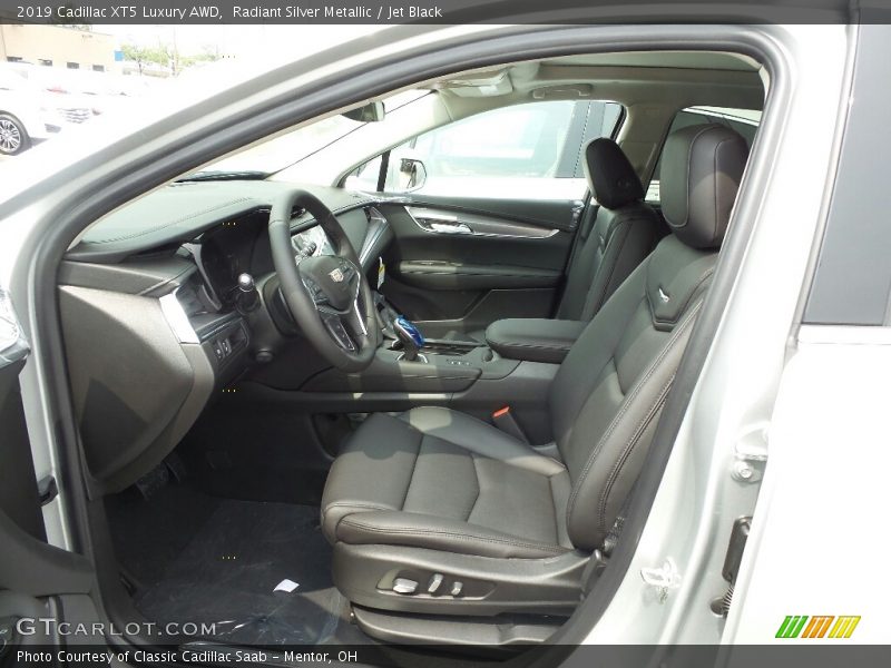 Radiant Silver Metallic / Jet Black 2019 Cadillac XT5 Luxury AWD