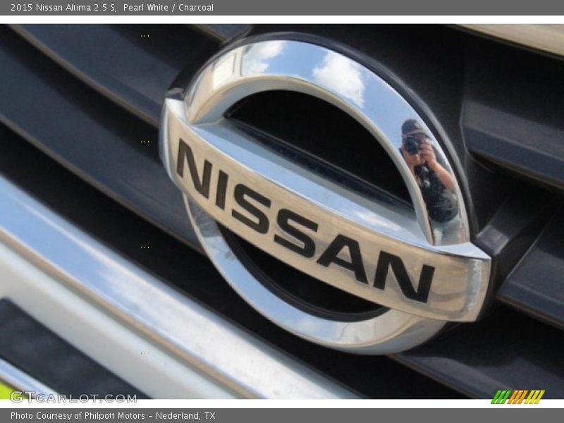 Pearl White / Charcoal 2015 Nissan Altima 2.5 S