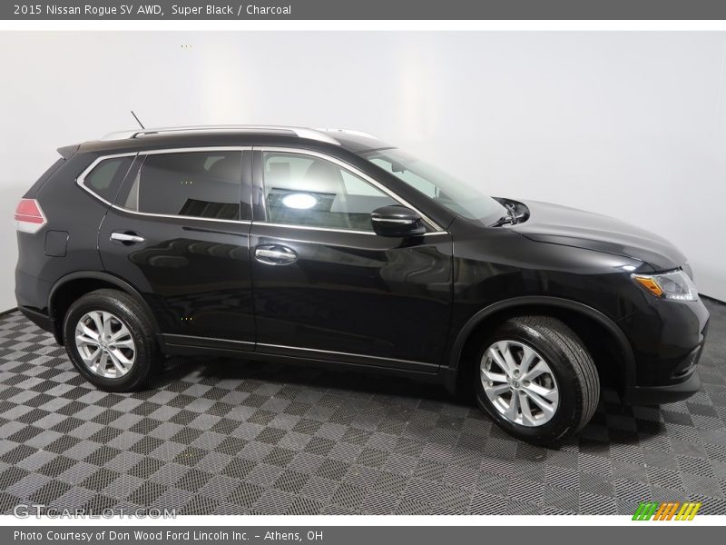 Super Black / Charcoal 2015 Nissan Rogue SV AWD