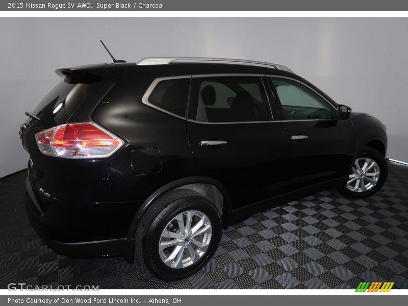 Super Black / Charcoal 2015 Nissan Rogue SV AWD