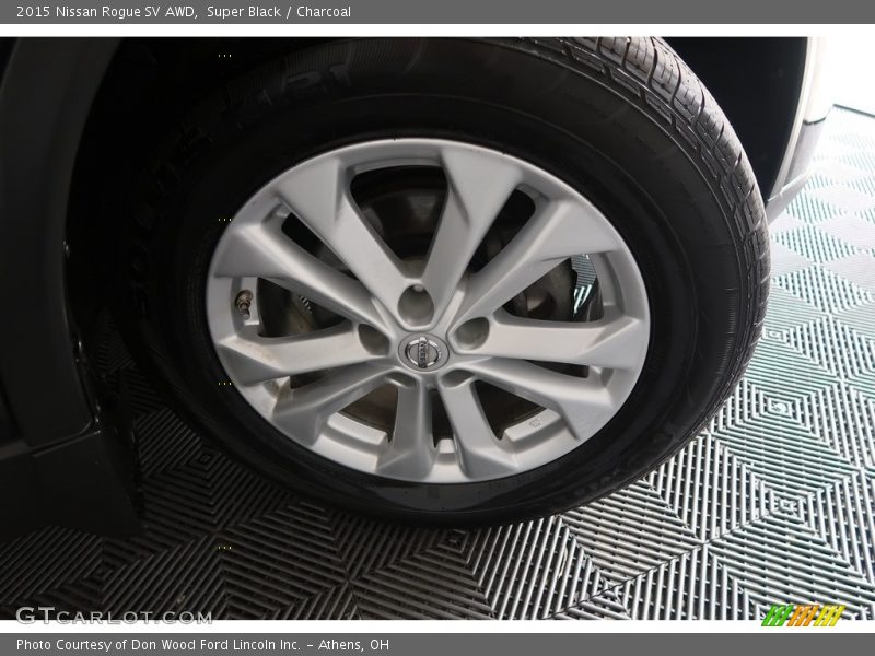 Super Black / Charcoal 2015 Nissan Rogue SV AWD