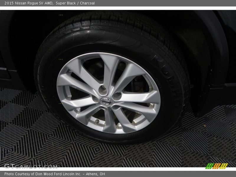 Super Black / Charcoal 2015 Nissan Rogue SV AWD