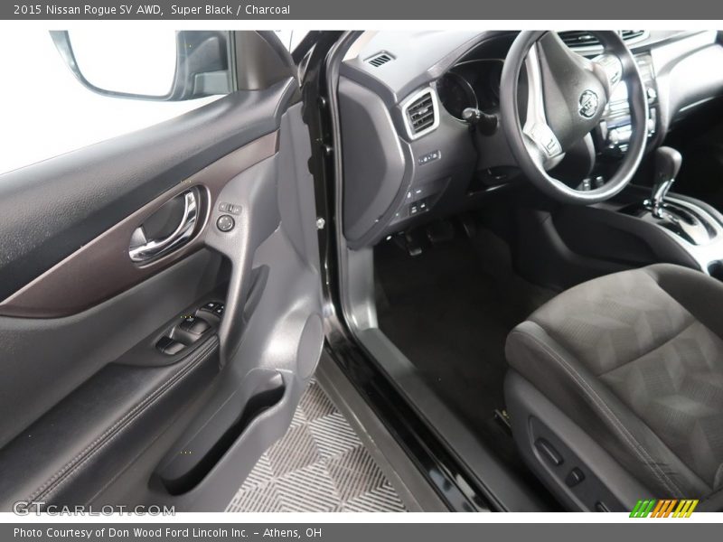 Super Black / Charcoal 2015 Nissan Rogue SV AWD