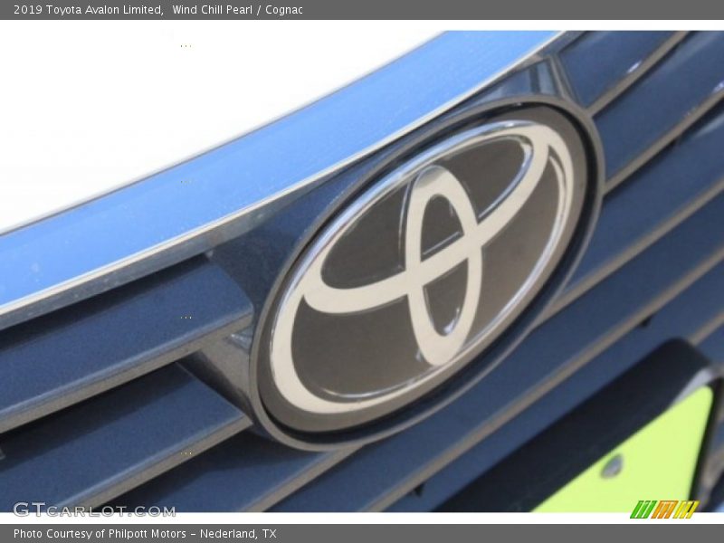 Wind Chill Pearl / Cognac 2019 Toyota Avalon Limited