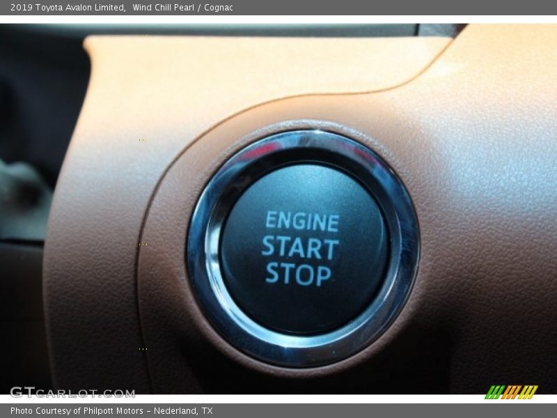 Wind Chill Pearl / Cognac 2019 Toyota Avalon Limited