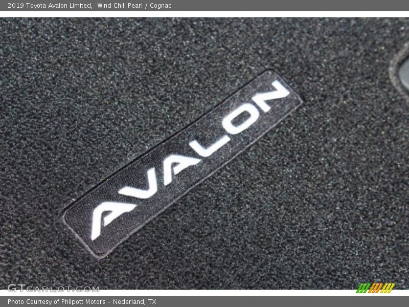 Wind Chill Pearl / Cognac 2019 Toyota Avalon Limited