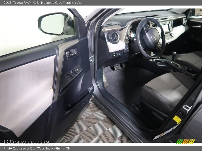 Magnetic Gray Metallic / Ash 2015 Toyota RAV4 XLE