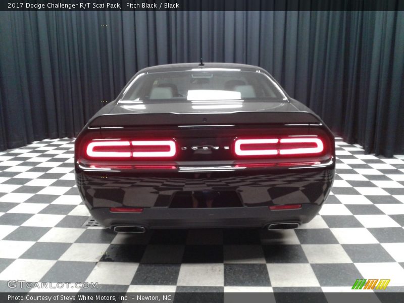 Pitch Black / Black 2017 Dodge Challenger R/T Scat Pack