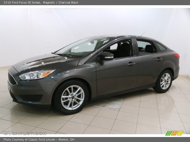 Magnetic / Charcoal Black 2016 Ford Focus SE Sedan