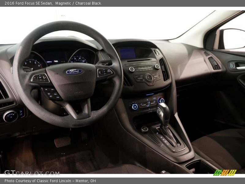 Magnetic / Charcoal Black 2016 Ford Focus SE Sedan