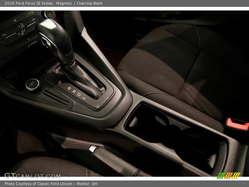 Magnetic / Charcoal Black 2016 Ford Focus SE Sedan