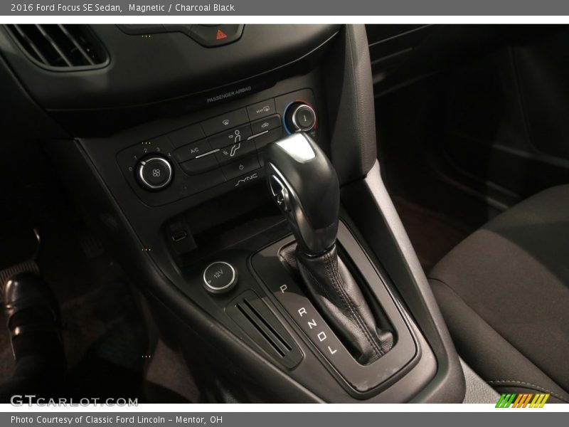 Magnetic / Charcoal Black 2016 Ford Focus SE Sedan