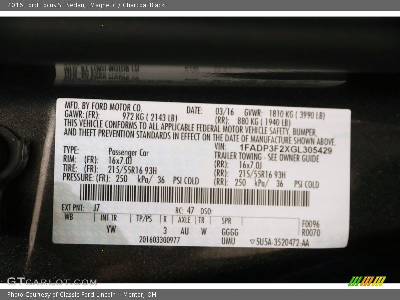 Magnetic / Charcoal Black 2016 Ford Focus SE Sedan