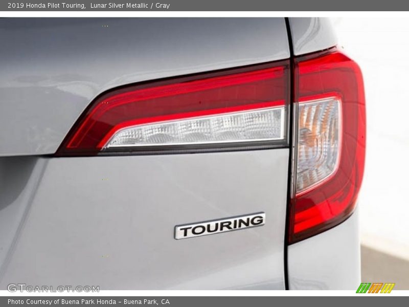 Lunar Silver Metallic / Gray 2019 Honda Pilot Touring
