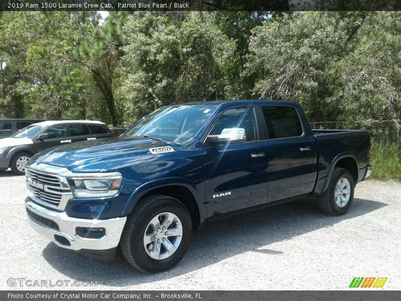 Front 3/4 View of 2019 1500 Laramie Crew Cab