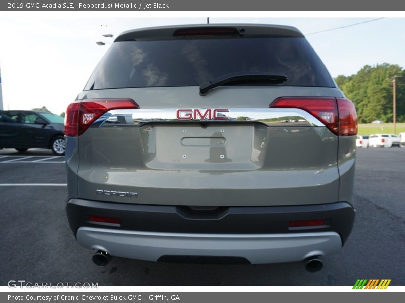 Pepperdust Metallic / Jet Black 2019 GMC Acadia SLE