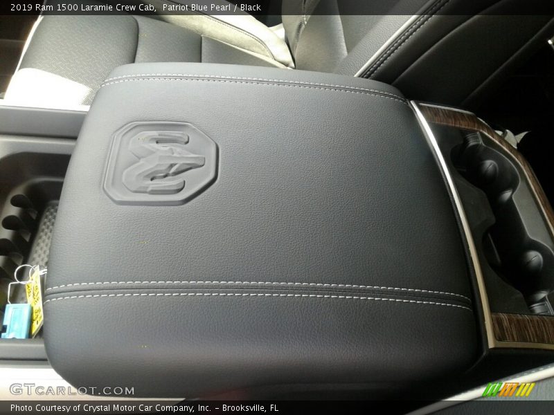 Patriot Blue Pearl / Black 2019 Ram 1500 Laramie Crew Cab