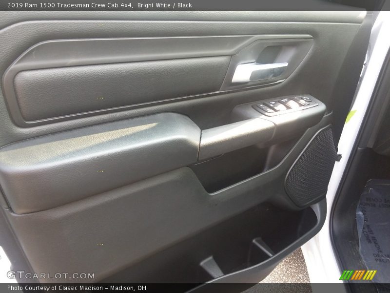 Bright White / Black 2019 Ram 1500 Tradesman Crew Cab 4x4