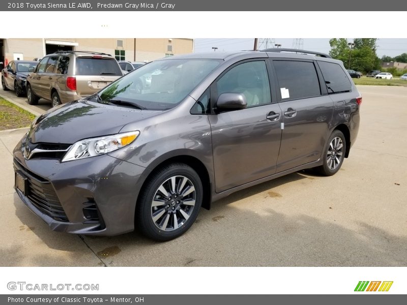 Front 3/4 View of 2018 Sienna LE AWD