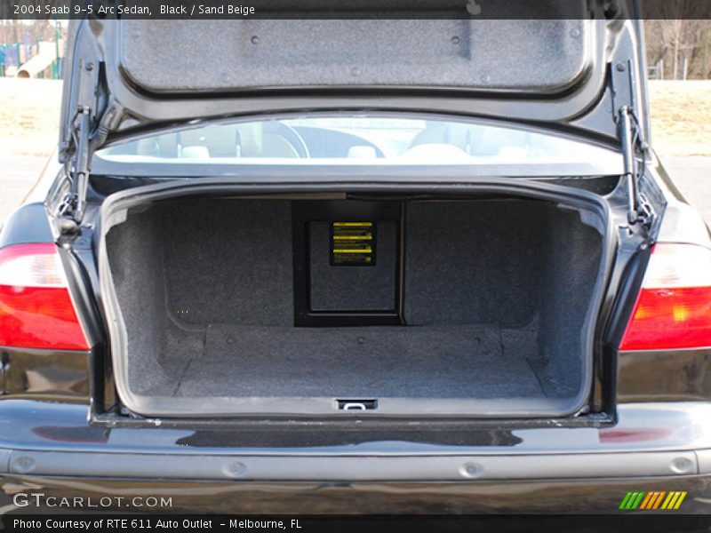 Black / Sand Beige 2004 Saab 9-5 Arc Sedan
