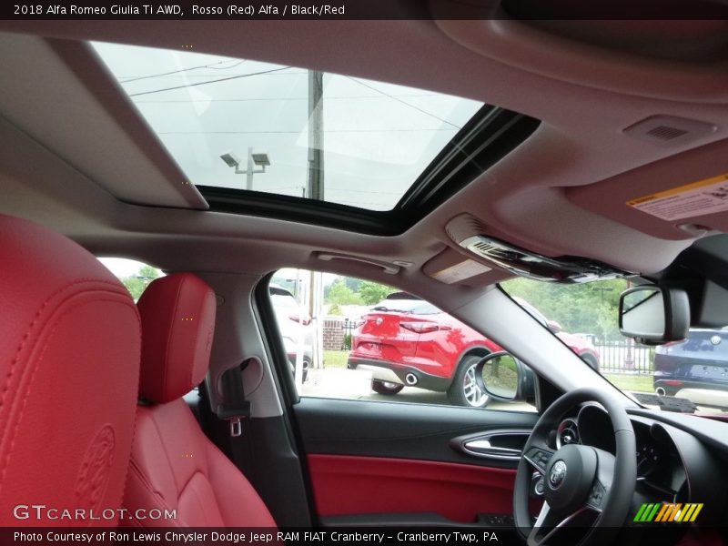 Rosso (Red) Alfa / Black/Red 2018 Alfa Romeo Giulia Ti AWD